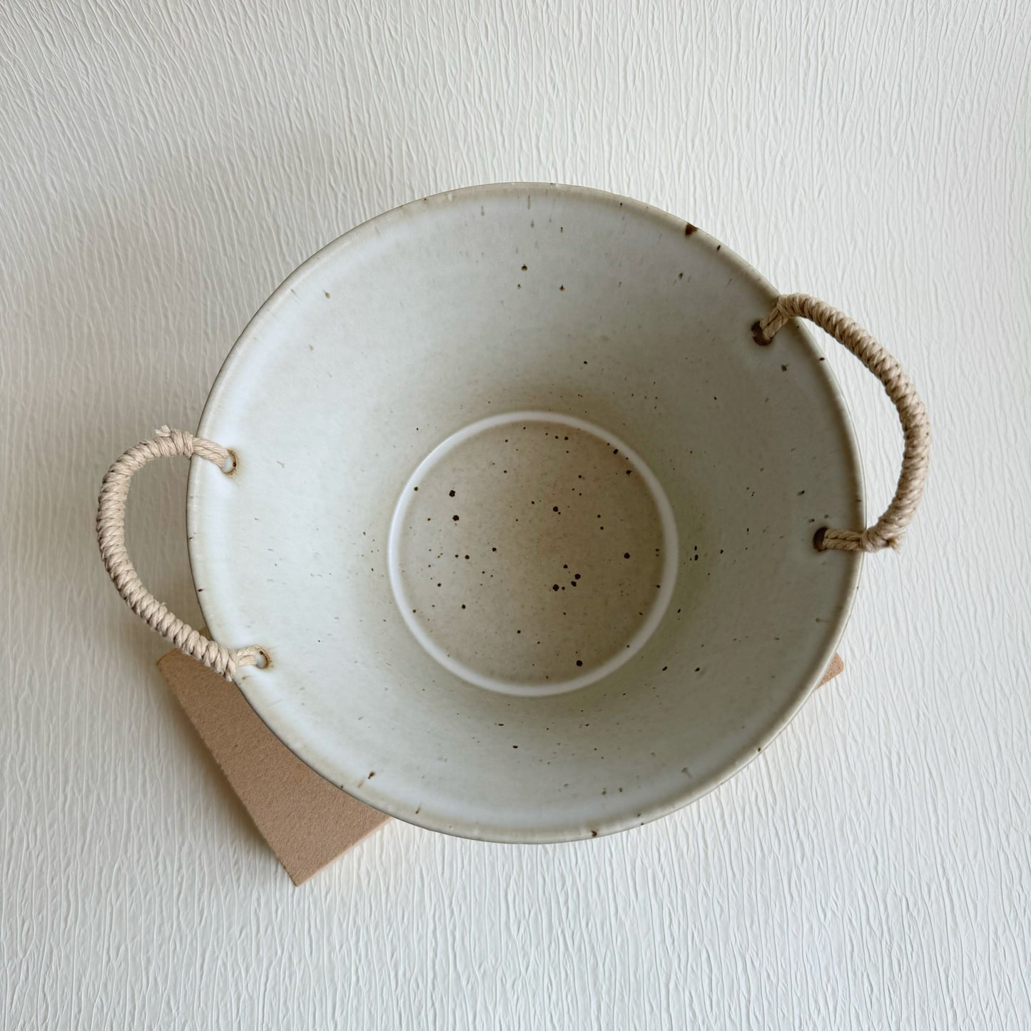 THE ROPE-HANDLES SERVING BOWL