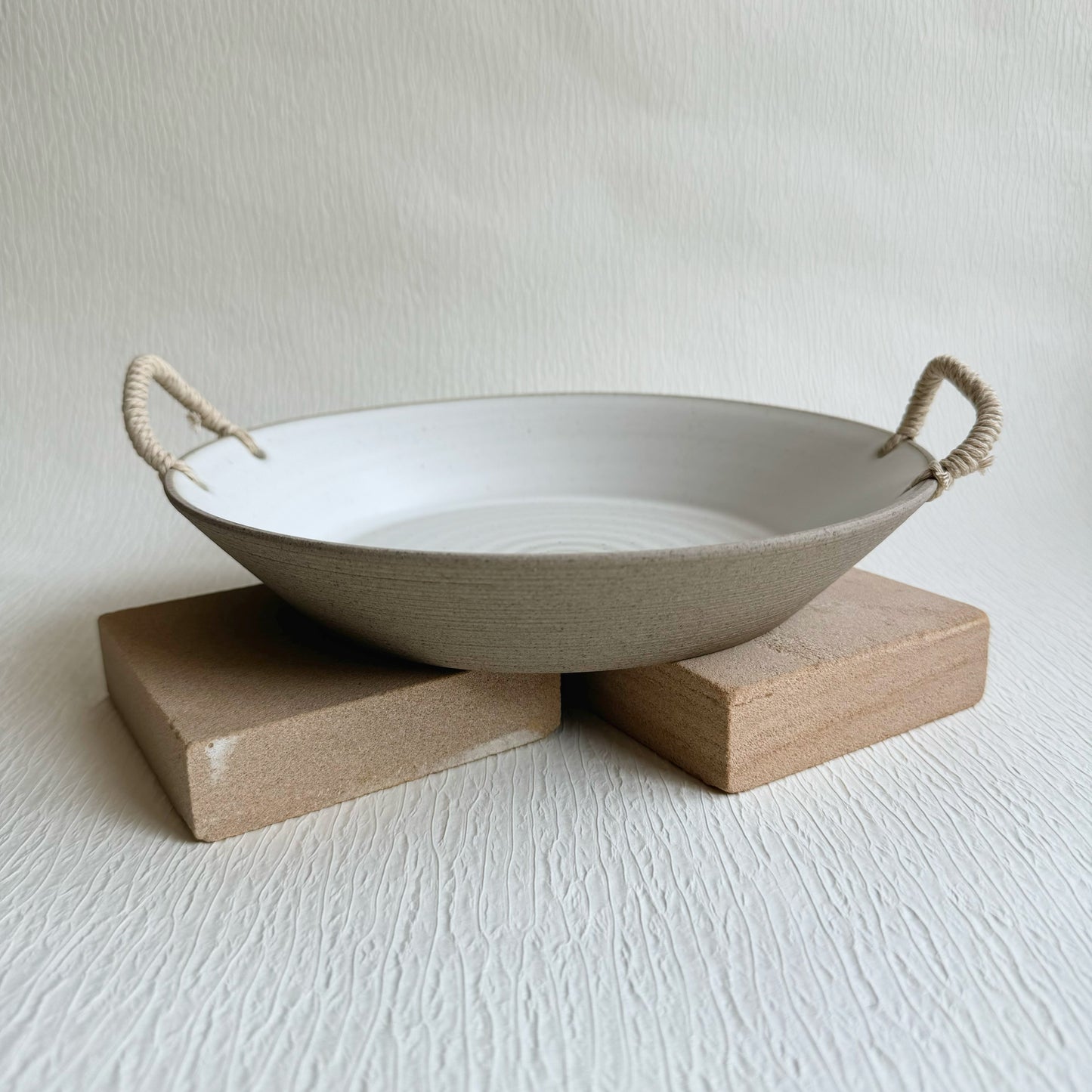 THE ROPE-HANDLES SERVING BOWL