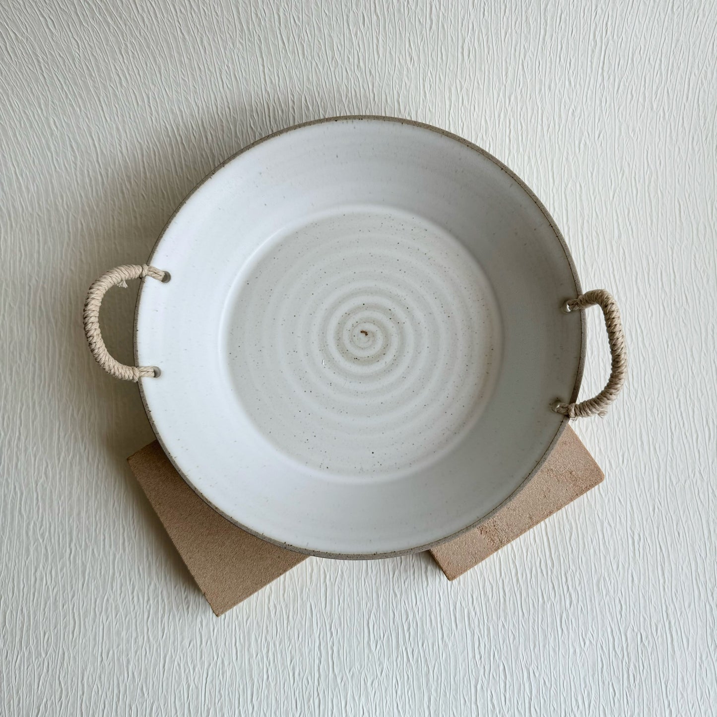 THE ROPE-HANDLES SERVING BOWL