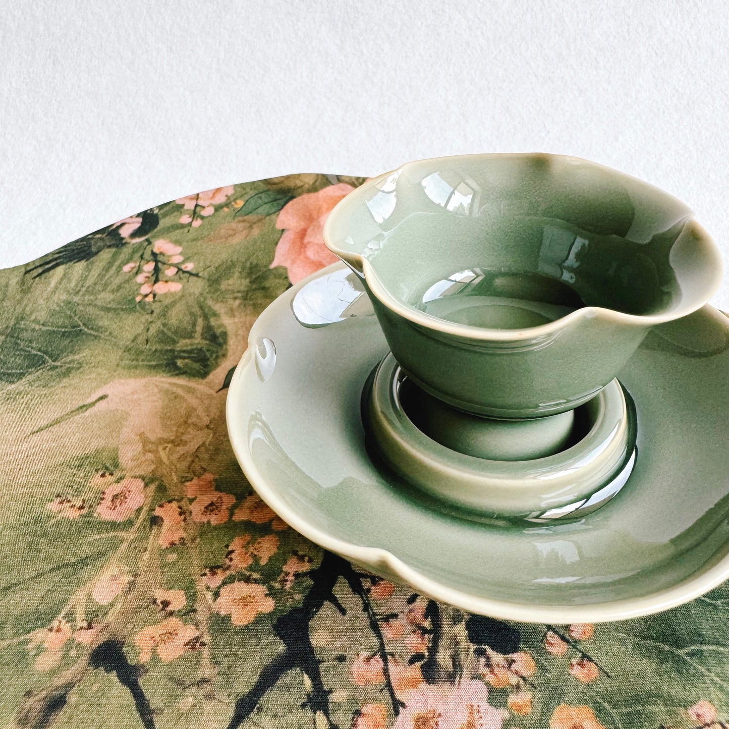 THE PETAL-SHAPED CELADON TEA CUP