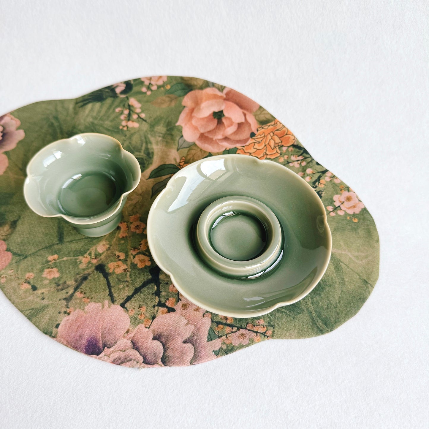 THE PETAL-SHAPED CELADON TEA CUP